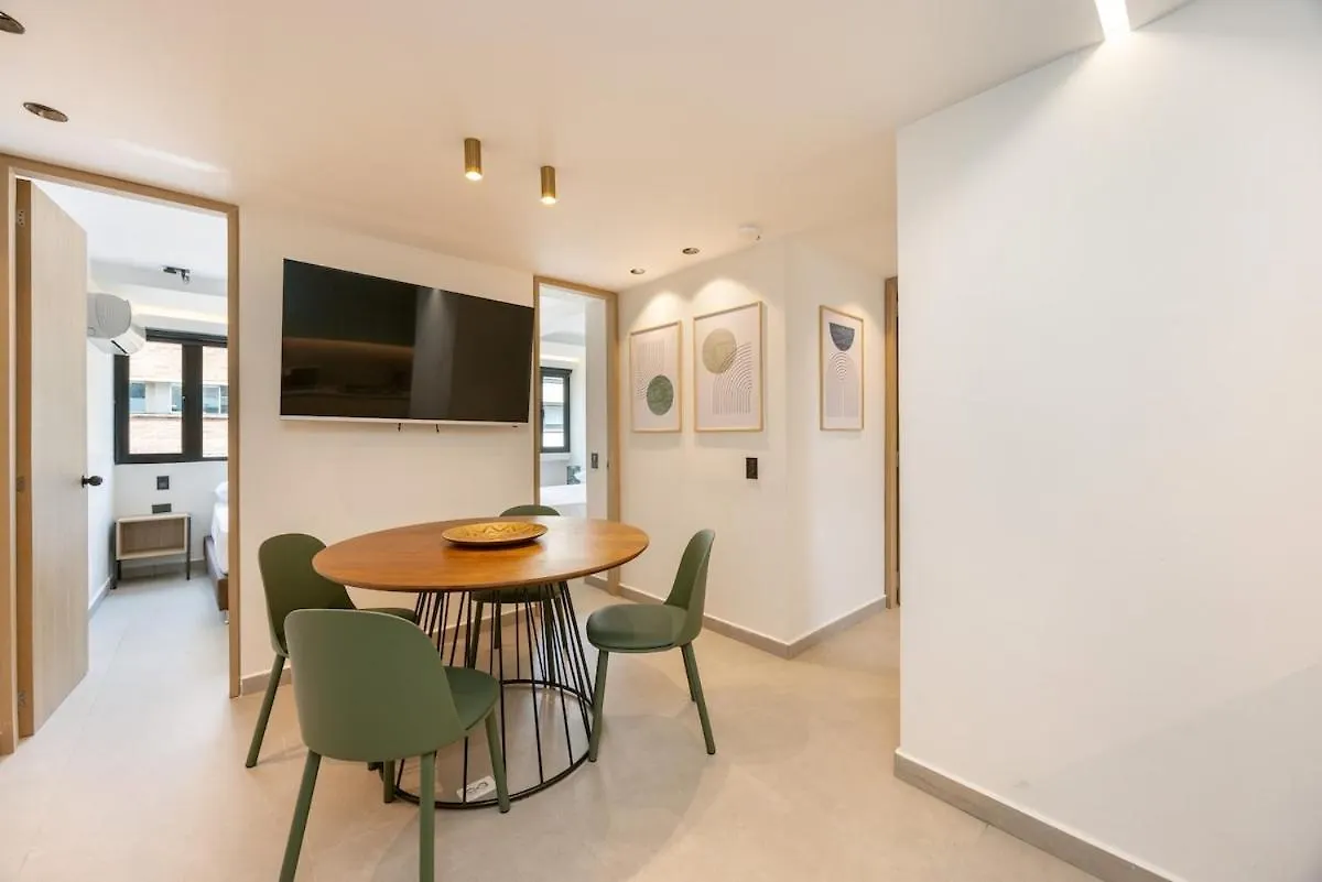 L301 4Br Lleras Park Apt Rooftop Jacuzzi Air Conditioning Medellin
