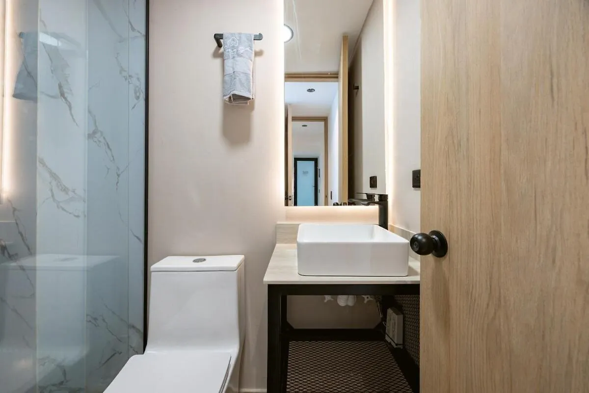 L301 4Br Lleras Park Apt Rooftop Jacuzzi Air Conditioning Medellin Colombia
