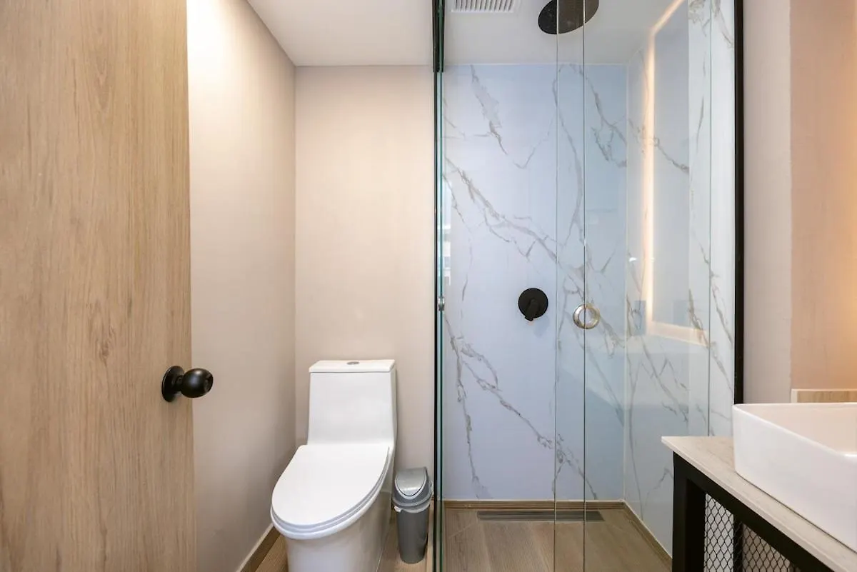 L301 4Br Lleras Park Apt Rooftop Jacuzzi Air Conditioning Medellin