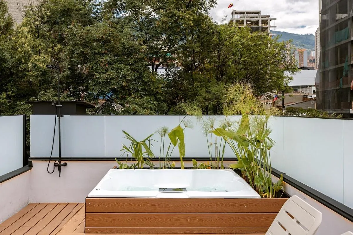L301 4Br Lleras Park Apt Rooftop Jacuzzi Air Conditioning Medellin Apartment