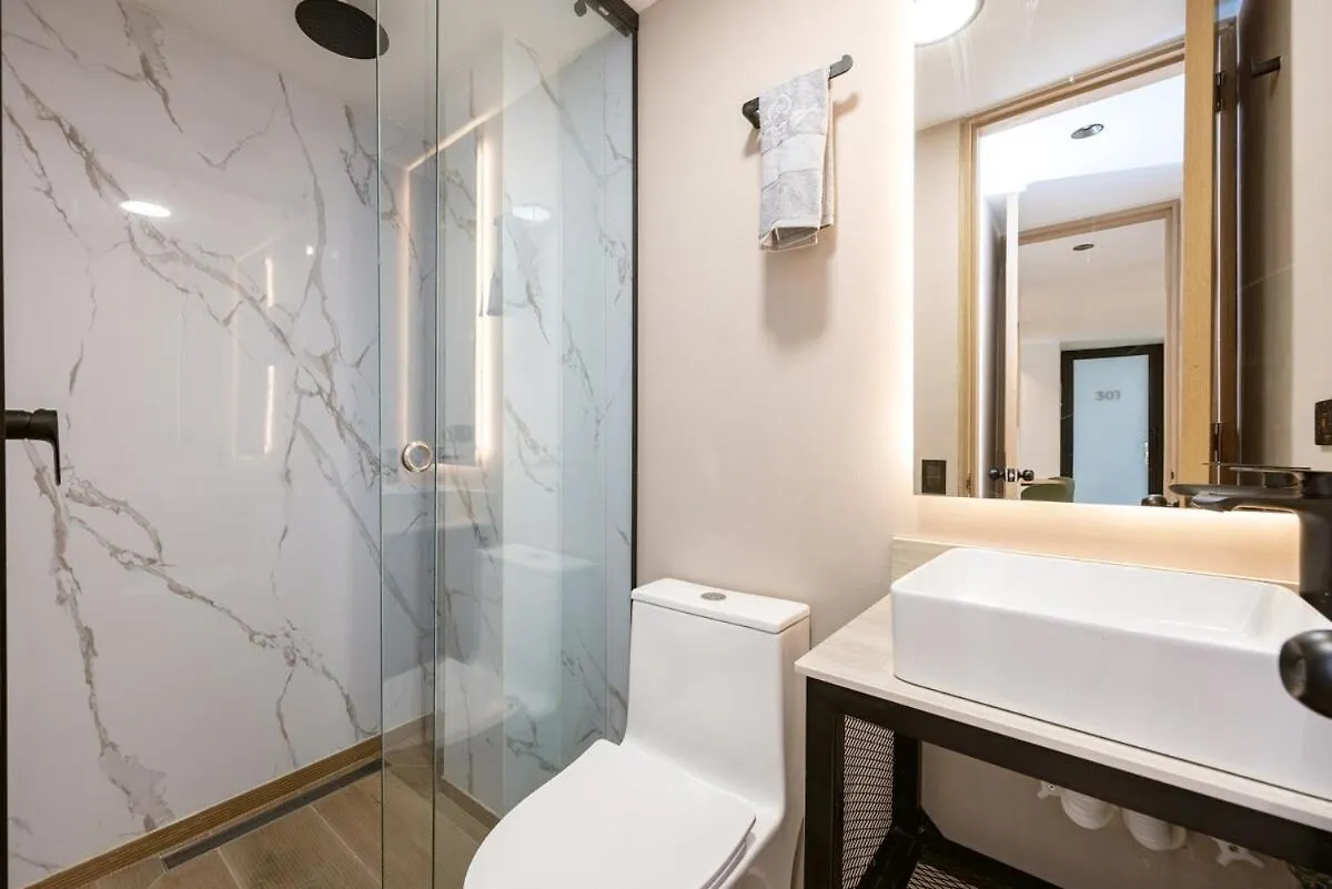 L301 4Br Lleras Park Apt Rooftop Jacuzzi Air Conditioning Medellin Apartment