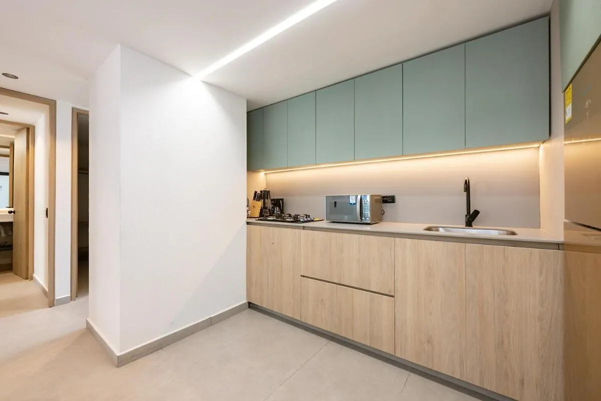Apartment L301 4Br Lleras Park Apt Rooftop Jacuzzi Air Conditioning Medellin