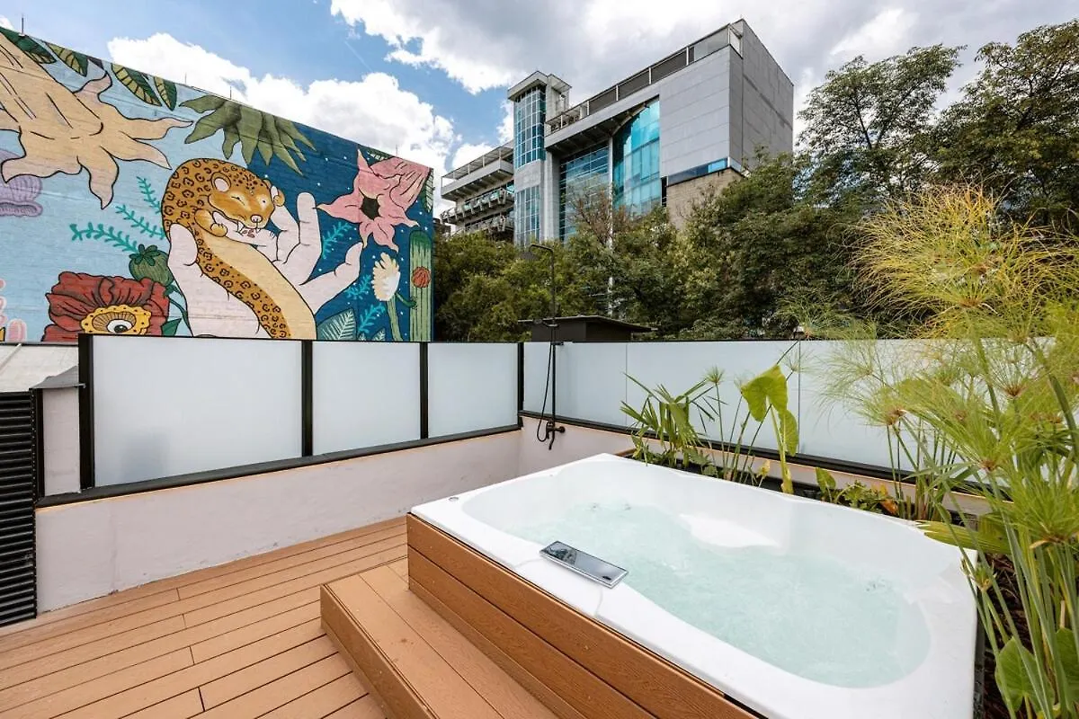Apartment L301 4Br Lleras Park Apt Rooftop Jacuzzi Air Conditioning Medellin