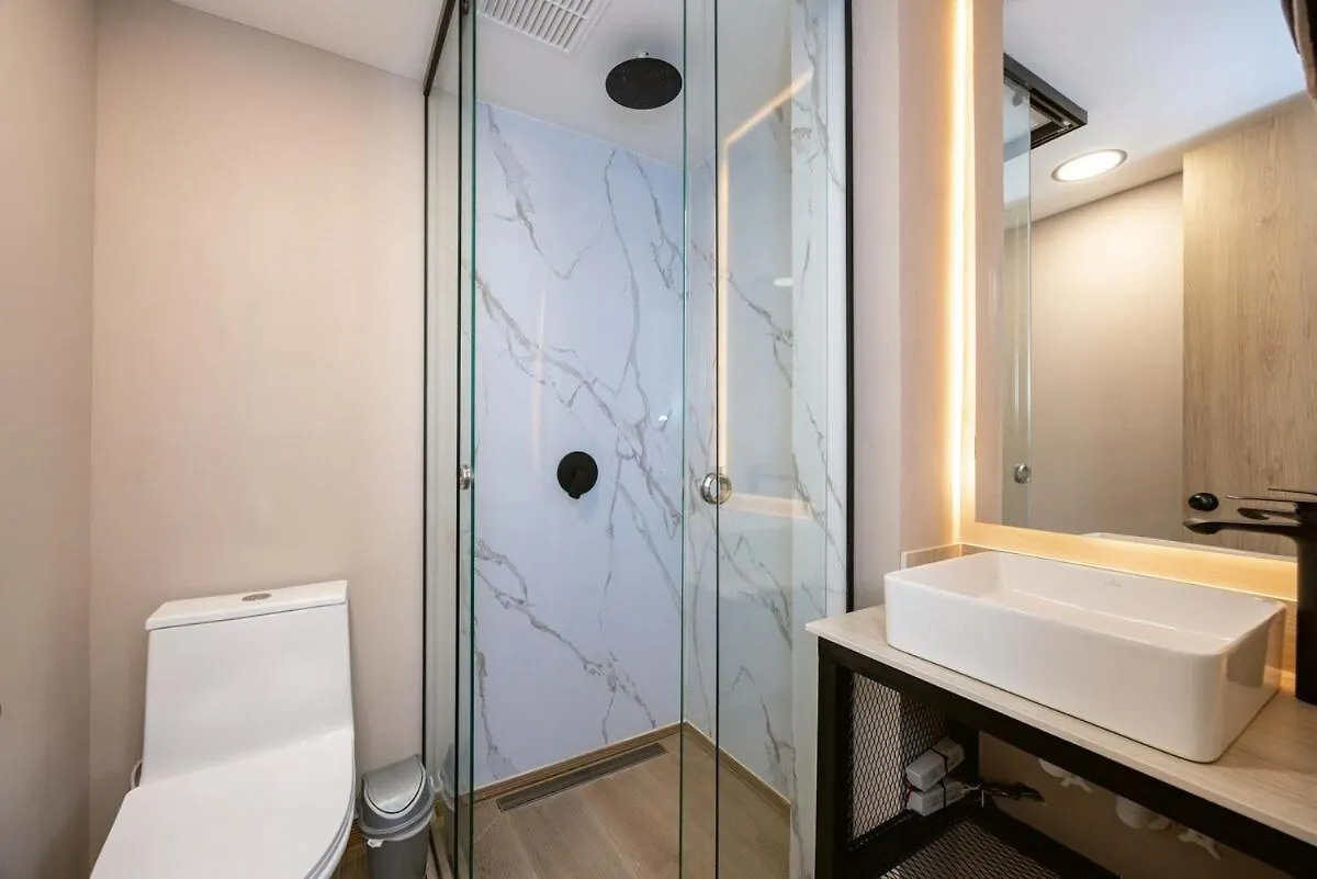 L301 4Br Lleras Park Apt Rooftop Jacuzzi Air Conditioning Medellin Apartment