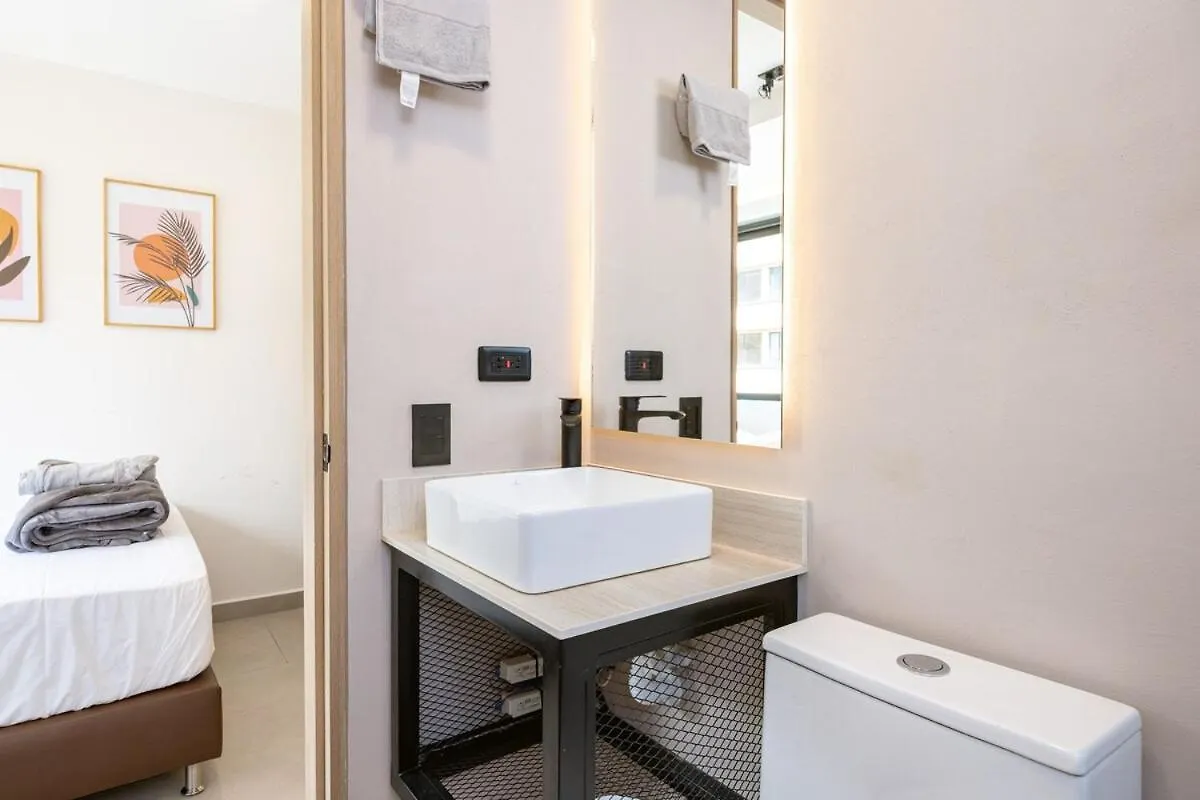 L301 4Br Lleras Park Apt Rooftop Jacuzzi Air Conditioning Medellin