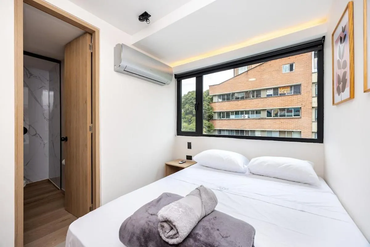 L301 4Br Lleras Park Apt Rooftop Jacuzzi Air Conditioning Medellin Colombia