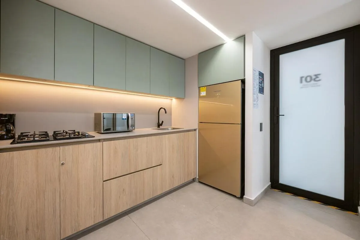 L301 4Br Lleras Park Apt Rooftop Jacuzzi Air Conditioning Medellin